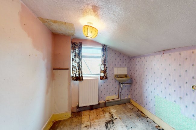 7 Farley Place, London, SE25 5JR 8