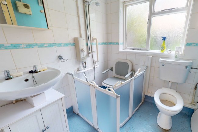 7 Farley Place, London, SE25 5JR 8