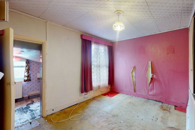 7 Farley Place, London, SE25 5JR 8