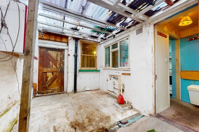 7 Farley Place, London, SE25 5JR 8