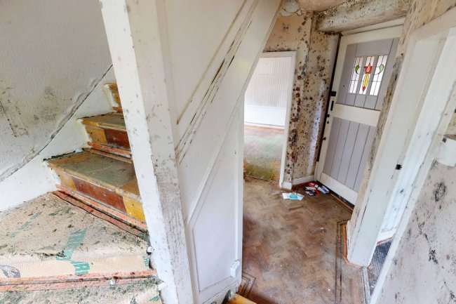 49 Queens Road, Sheen, London, SW14 8PH 2