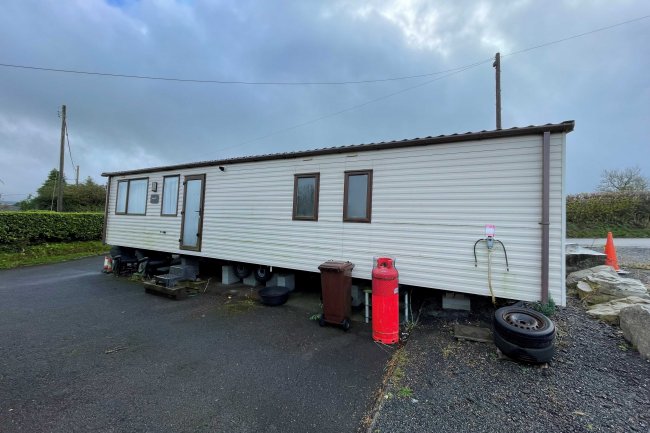 Nantyr Hendre Garage, Llanllwni Pencader, Dyfed SA39 9DZ 4