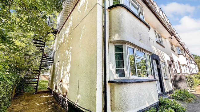 1-18 Stonegrove Court, Stonegrove, Edgware, Middlesex, HA8 7TB 2