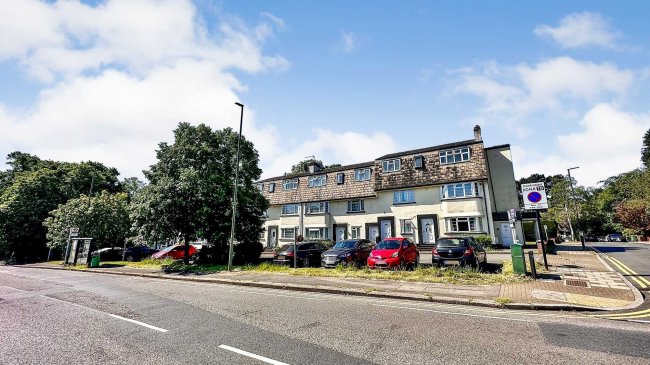 1-18 Stonegrove Court, Stonegrove, Edgware, Middlesex, HA8 7TB 2