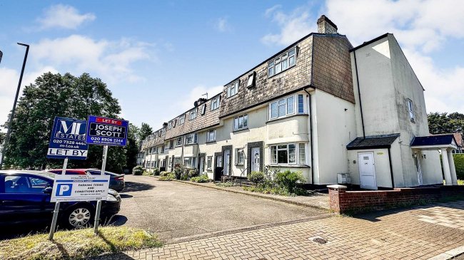 1-18 Stonegrove Court, Stonegrove, Edgware, Middlesex, HA8 7TB 2