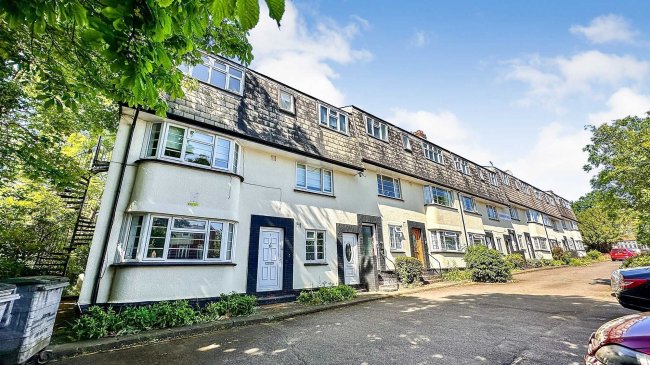 1-18 Stonegrove Court, Stonegrove, Edgware, Middlesex, HA8 7TB 2