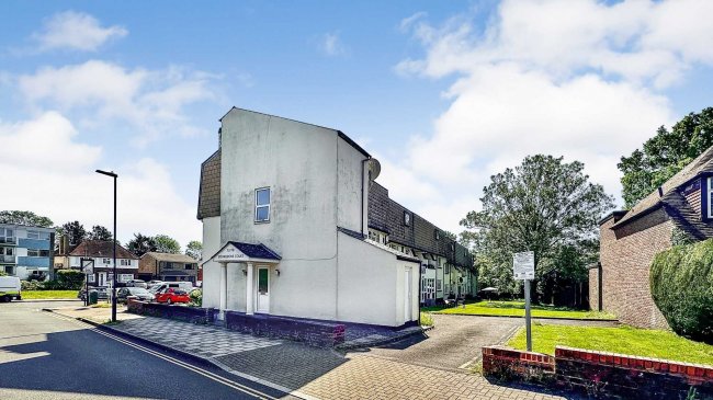 1-18 Stonegrove Court, Stonegrove, Edgware, Middlesex, HA8 7TB 2