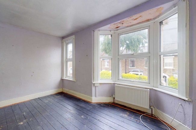 25 Clacton Road, Walthamstow, London, E17 8AP 8