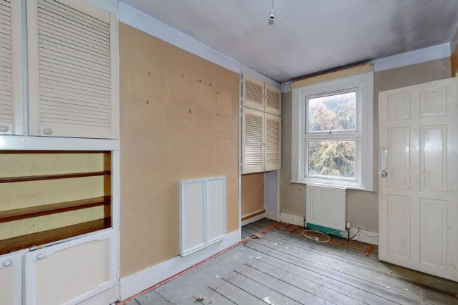 25 Clacton Road, Walthamstow, London, E17 8AP 8