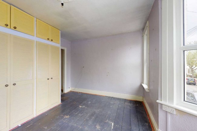 25 Clacton Road, Walthamstow, London, E17 8AP 8