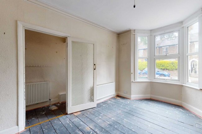 25 Clacton Road, Walthamstow, London, E17 8AP 8