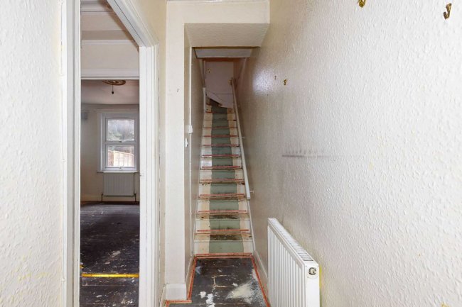 25 Clacton Road, Walthamstow, London, E17 8AP 8