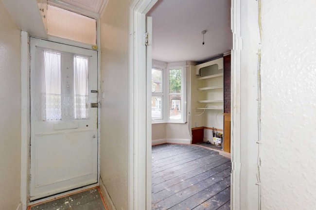 25 Clacton Road, Walthamstow, London, E17 8AP 8