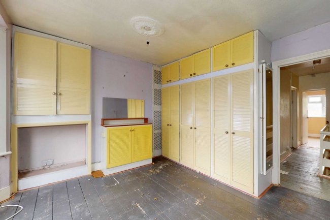 25 Clacton Road, Walthamstow, London, E17 8AP 8