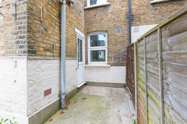 25 Clacton Road, Walthamstow, London, E17 8AP 8