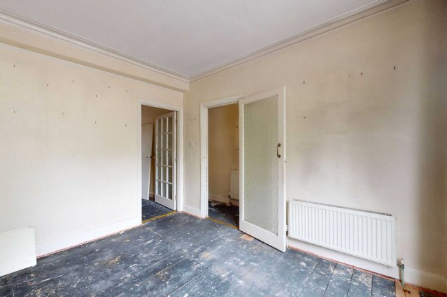 25 Clacton Road, Walthamstow, London, E17 8AP 8