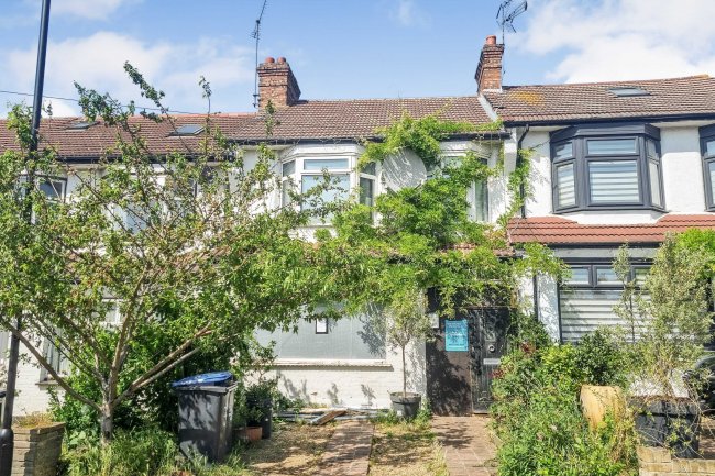 3 Bexhill Road, New Southgate, London, N11 2RG 2