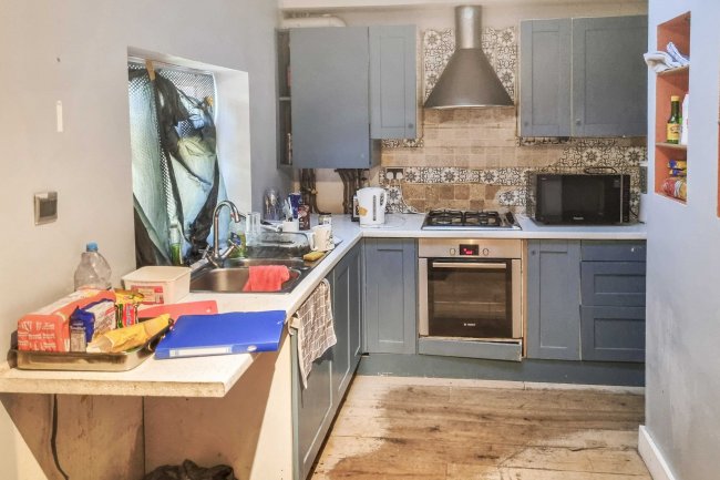 3 Bexhill Road, New Southgate, London, N11 2RG 2