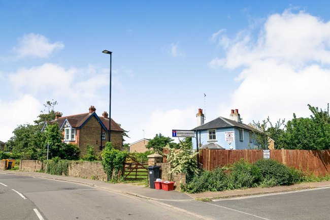 28 and 30 High Street, Hounslow, Middlesex, TW5 9RG 6