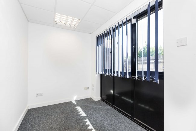 1(b) Merebank Lane, Croydon, CR0 4NP 7