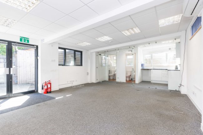 1(b) Merebank Lane, Croydon, CR0 4NP 7