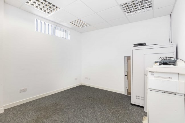 1(b) Merebank Lane, Croydon, CR0 4NP 7