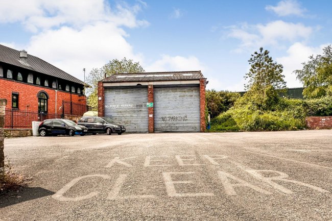 St Peters Garage, Brunt Street, Mansfield, NG18 1AX 2