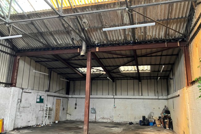 St Peters Garage, Brunt Street, Mansfield, NG18 1AX 2