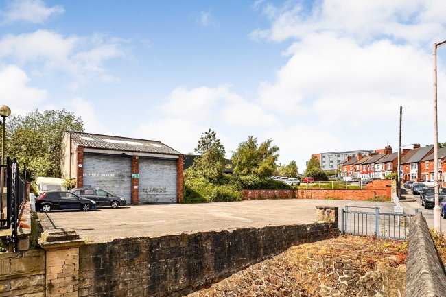 St Peters Garage, Brunt Street, Mansfield, NG18 1AX 2