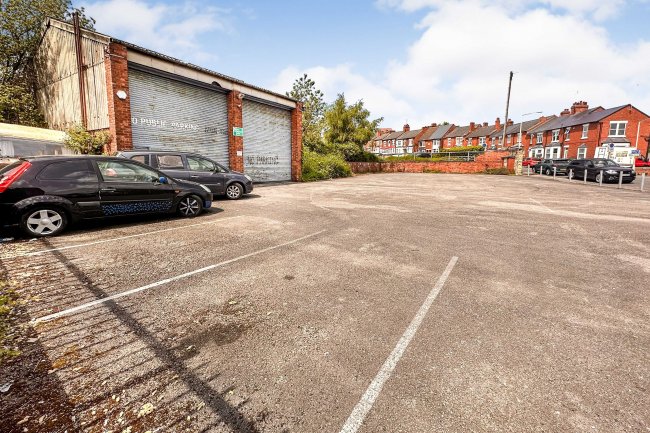 St Peters Garage, Brunt Street, Mansfield, NG18 1AX 2