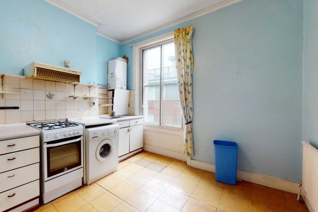 Flat 4, 41 Goldhawk Road, Shepherd's Bush, London, W12 8QP 1