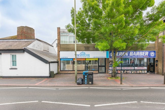 34 High Street, Knaphill, Woking, GU21 2PY 4