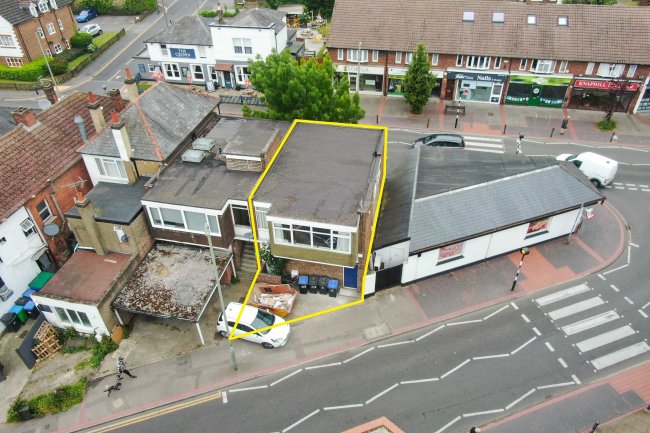 34 High Street, Knaphill, Woking, GU21 2PY 4