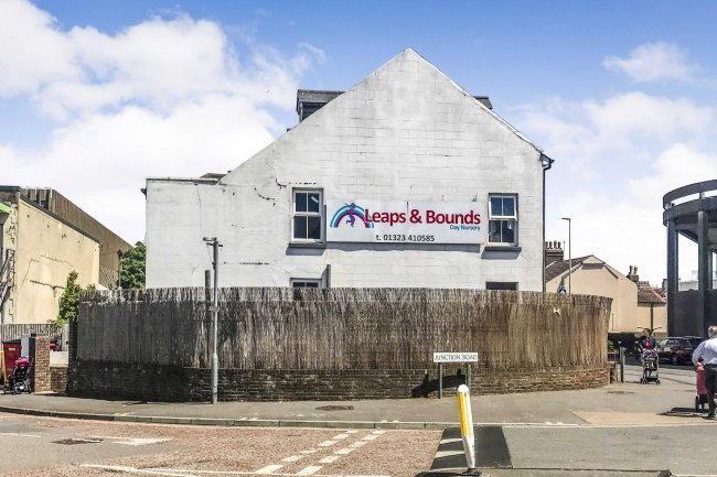 42 Ashford Road, Eastbourne, BN21 3TB 6