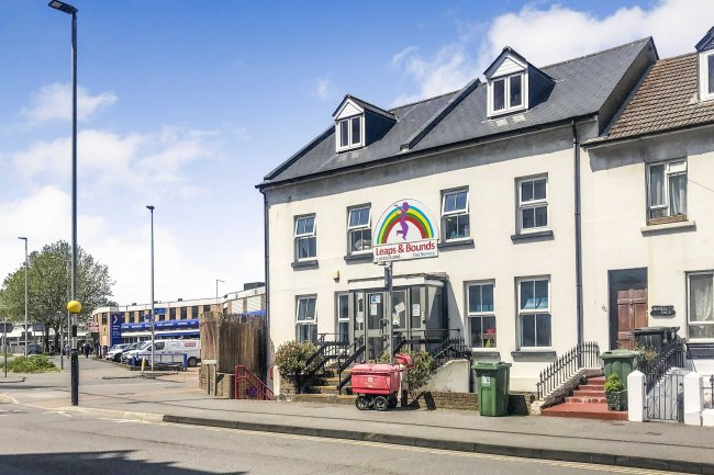 42 Ashford Road, Eastbourne, BN21 3TB 6