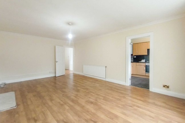 Flat 1, 131 Ordnance Road, Enfield, Middlesex, EN3 6AF 8