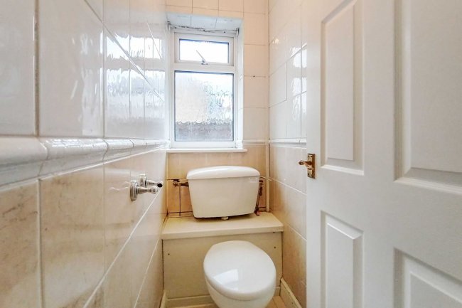 Flat 1, 131 Ordnance Road, Enfield, Middlesex, EN3 6AF 8