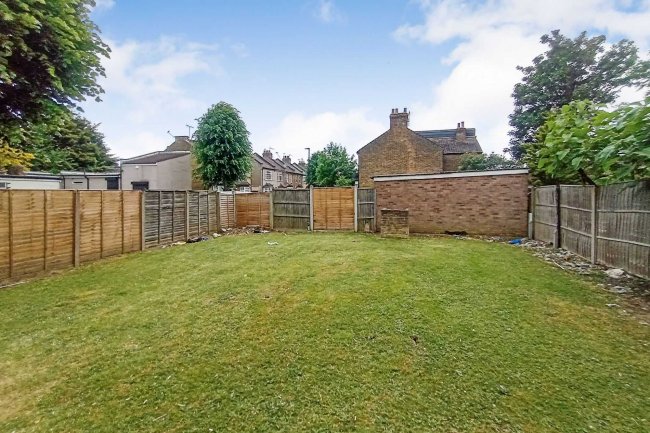 Flat 1, 131 Ordnance Road, Enfield, Middlesex, EN3 6AF 8