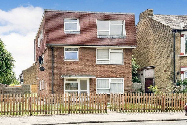 Flat 1, 131 Ordnance Road, Enfield, Middlesex, EN3 6AF 8