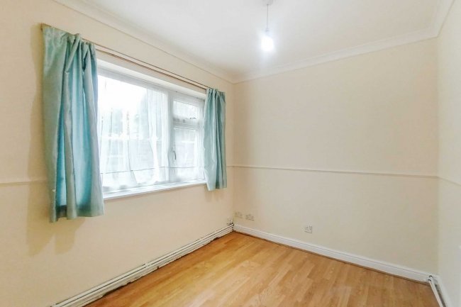 Flat 1, 131 Ordnance Road, Enfield, Middlesex, EN3 6AF 8