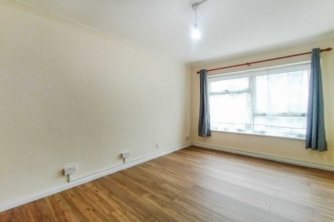 Flat 1, 131 Ordnance Road, Enfield, Middlesex, EN3 6AF 8