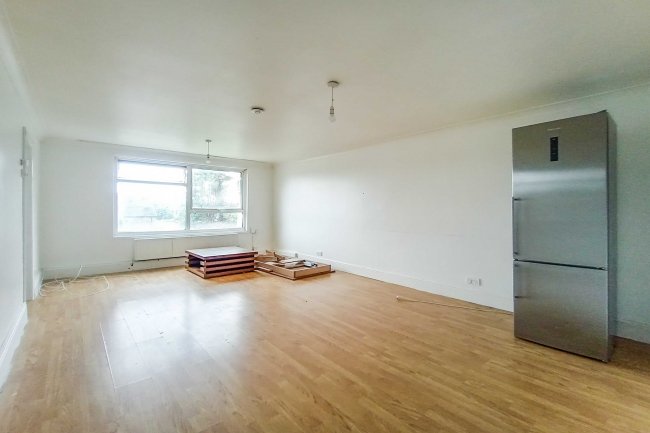 Flat 3, 131 Ordnance Road, Enfield, Middlesex, EN3 6AF 1
