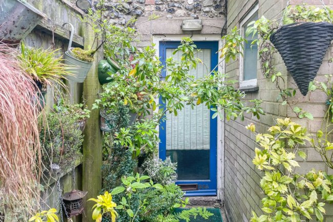 26-28 King Street, Thetford, IP24 2AP 6