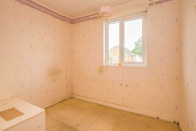 74 Parkside, New Haw, Addlestone, KT15 3AW 8