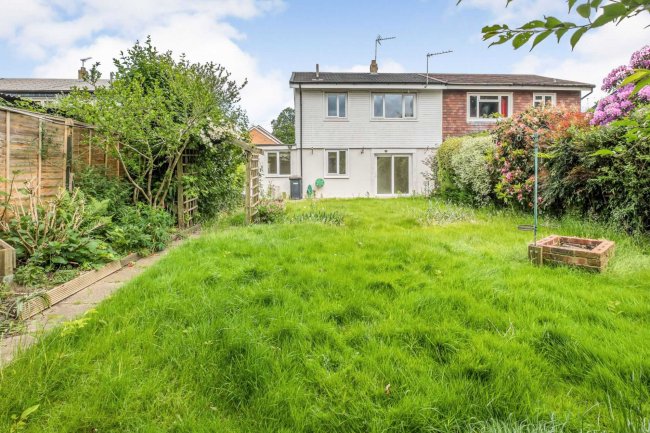 74 Parkside, New Haw, Addlestone, KT15 3AW 8