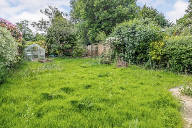 74 Parkside, New Haw, Addlestone, KT15 3AW 8