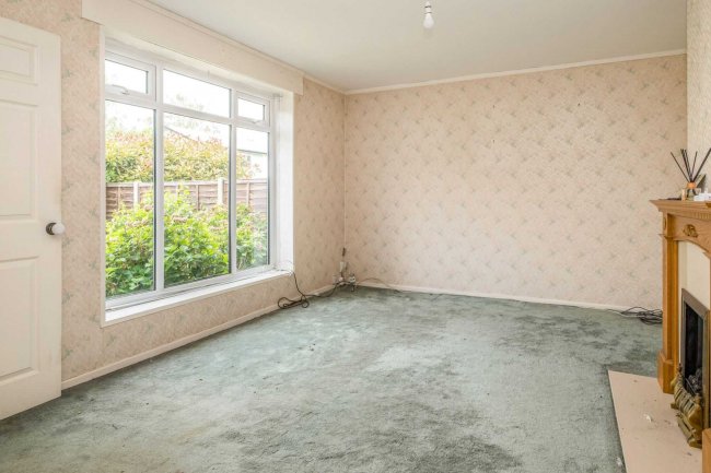 74 Parkside, New Haw, Addlestone, KT15 3AW 8