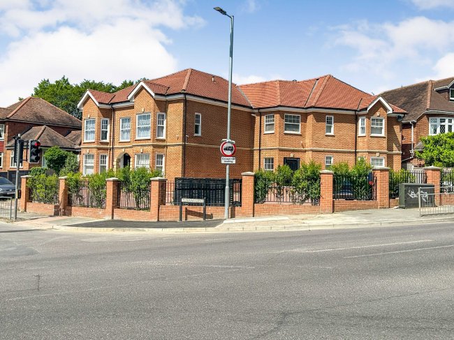 Flats 1-4, Mayfair Court, Manor Road, Chigwell, IG7 5PE 3