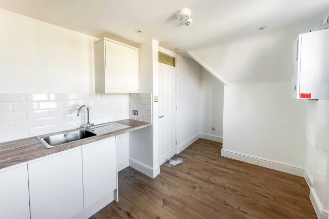 81e Southwood Road, Eltham, London SE9 3QF 7