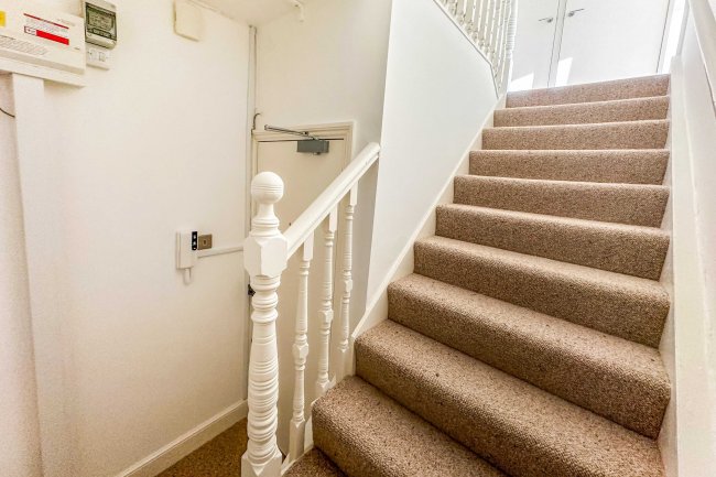 81e Southwood Road, Eltham, London SE9 3QF 7